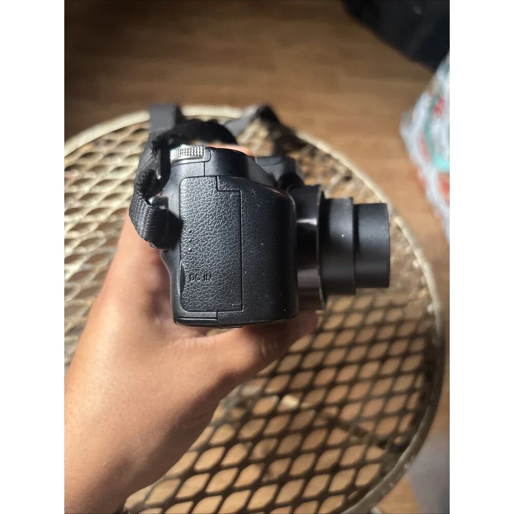 Sony Cyber-shot DSC-H3 8.1MP Digital Camera - Black Battery No Charger